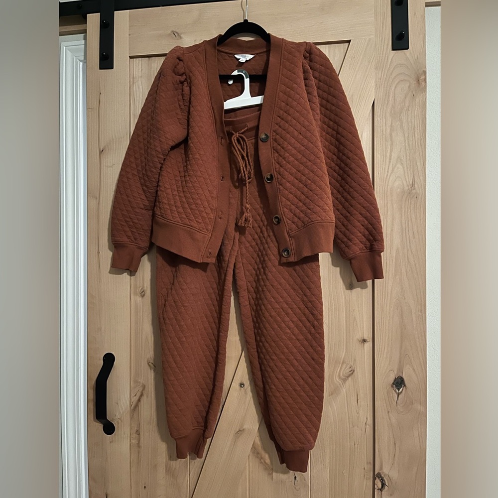 Time & Tru Quilted Puff Sleeve Top & Pant Set (2 pieces)